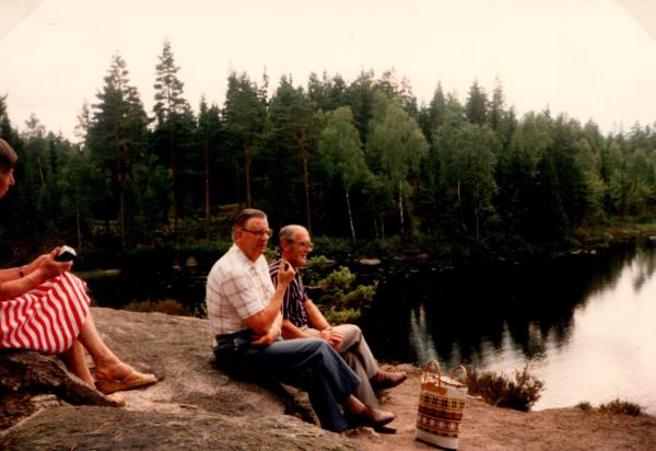 1983 Dackes grotta i Båldön. Maj-Britt, Börje, Stig.