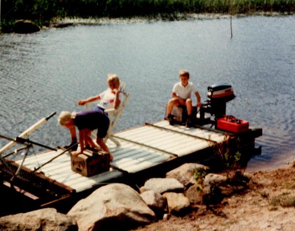 20 Aug -83. Årsmöte hemma hos Elisabeth, Karl-Erik, Hanna, Pontus, Marcus. Eva. Sigge. Gunilla. Henry.