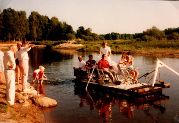 20 Aug -83. Årsmöte hemma hos Elisabeth, Karl-Erik, Hanna, Pontus, Marcus. En stor DAG MÅNGA TURER MED NÄCKROSEn runt Kyrksjön.