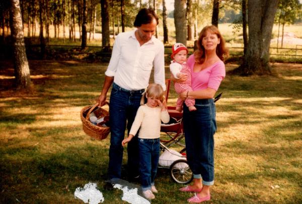 20 Aug -83. Årsmöte hemma hos Elisabeth, Karl-Erik, Hanna, Pontus, Marcus. 1983 Dags att gå hem.