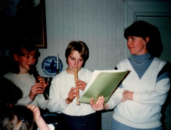 1984 Luciafest på Udden. Hanna, Marie, Elisabeth.