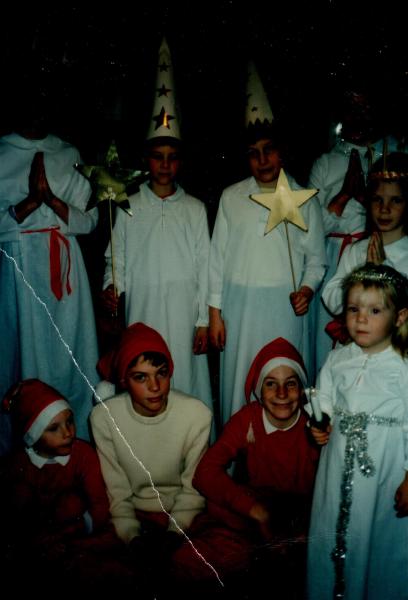 1985 Lucia. Klättorps Luciagrupp alltid redo ställer alltid upp.