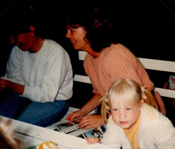 Dags för ordförandebyte 1985. Elisabeth, Else-Britt, Sanna.