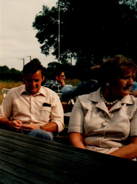 Dags för ordförandebyte 1985. Sten, Elsie.