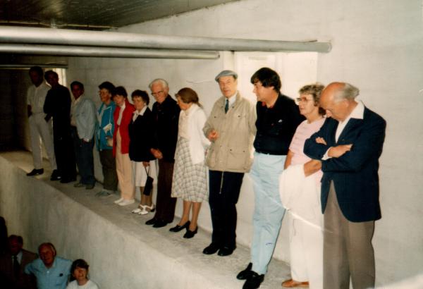 En dag på bränneriet på Kyrkeby. 1985. 27/8. Henning Skårin berättade för oss alla om sprittillverknings Historia med fakta och inte minst Humor