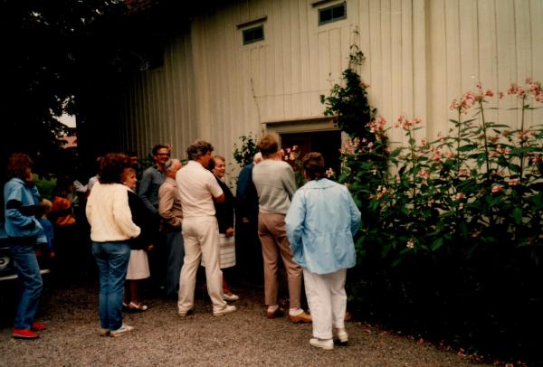 En dag på bränneriet på Kyrkeby. 1985. 27/8. Privat Museum många gamla vackra ting bevarade.