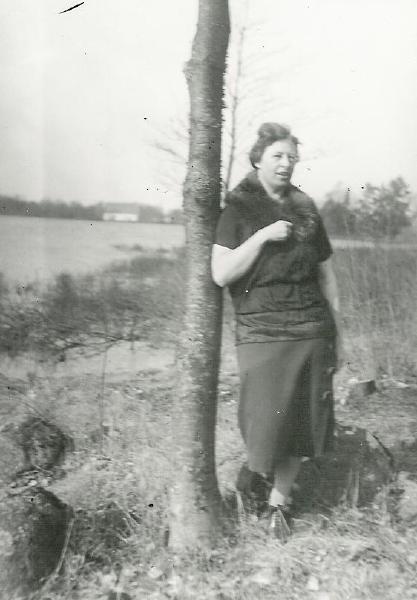 Helga, skollärarens fosterflicka.